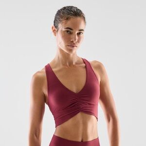 💚 NWT Aritzia Golden BUTTER Volley Sports Bra IN RARE COLOR, GREEN!!!